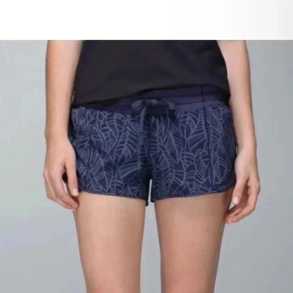 Lululemon Womens Hotty Hot Shorts Pretty Palm Cadet Grey/Cadet Blue Size 6 - Picture 1 of 6